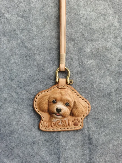 Leathernasi hyper-realistic Custom Pet Half-Body Portrait Keychains, Bag Tags, Luggage Tags – Handmade Leather Art Keepsake or Gift – (Customization Time: 30-50 Days)Artist: Ms.Na