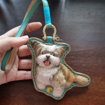 Leathernasi hyper-realistic Custom Pet full Body Portrait Keychains, Bag Tags, Luggage Tags – Handmade Leather Art Keepsake or Gift – (Customization Time: 30-50 Days)Artist: Ms.Na